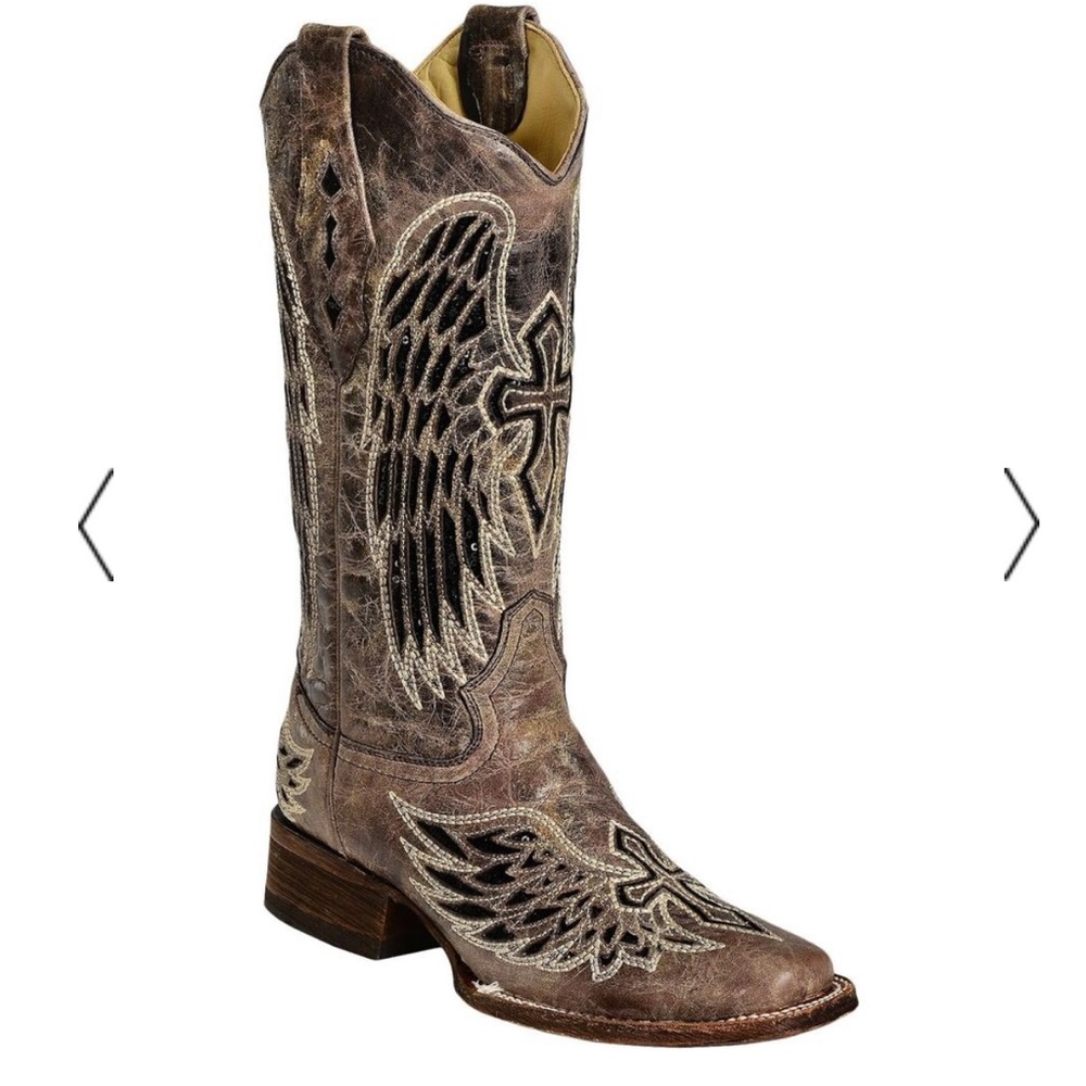 Corral cross and wings pointed toe boots